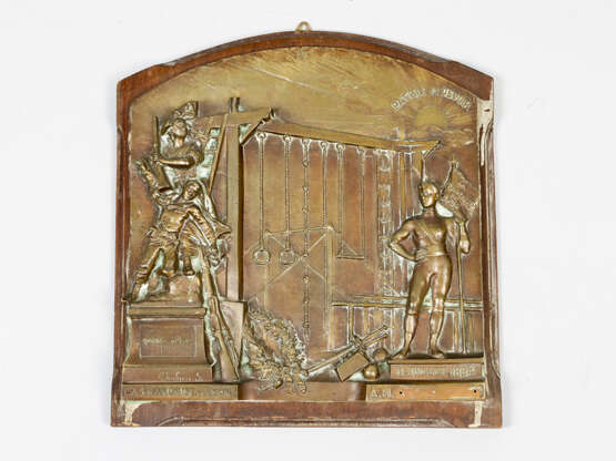 Memoration plaque of la Francaise de Lyon bronze bronze cast on wooden panel dated 1884 signed burban - Foto 1