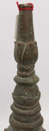 ANTIKES GEFÄß MIT DRACHENKOPF-GRIFF, Bronze, wohl China, 18./19. Jahrhundert - фото 14