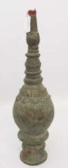 ANTIKES GEFÄß MIT DRACHENKOPF-GRIFF, Bronze, wohl China, 18./19. Jahrhundert