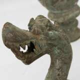 ANTIKES GEFÄß MIT DRACHENKOPF-GRIFF, Bronze, wohl China, 18./19. Jahrhundert - фото 11