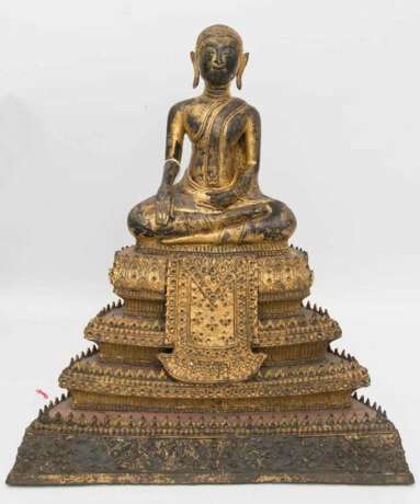 BRONZE DES BUDDHA SHAKYAMUNI IM MEDITATIONSSITZ, auf getrepptemThron, Thailand, 19. Jahrhundert - Foto 4