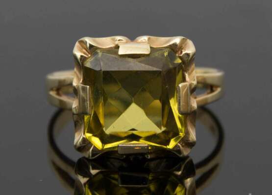DAMENRING, 585er Gold, mit klarem, olivgrünem Stein, 20. Jahrhundert - Foto 2