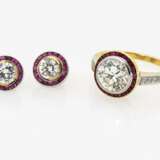 Ring und ein Paar Ohrstecker mit Diamanten und Rubinen - фото 2