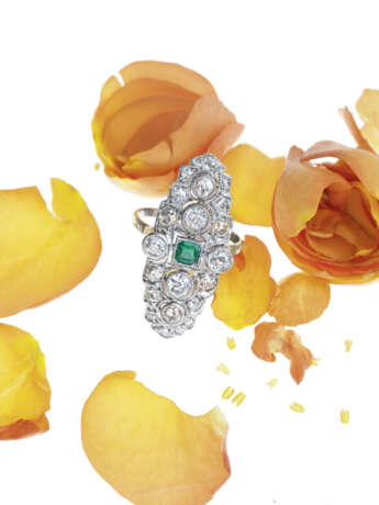 Marquisefömiger Ring mit Diamanten und Smaragd - photo 1