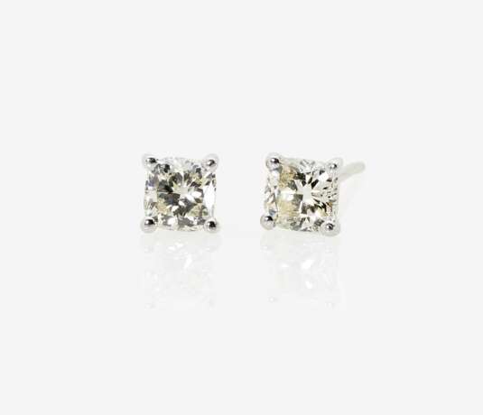 Ein Paar Ohrstiftstecker mit Diamanten - photo 1