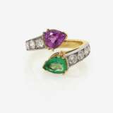 Vis-à-Vis Ring mit einem Smaragd- und einem Pink Saphirtropfen sowie Brillanten - Foto 3