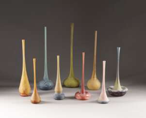 COLLECTION DE NEUF VASES