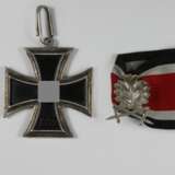 Ritterkreuz des Eisernen Kreuzes 1939 mit Eichenlaub und Schwertern, Eichenlaub gestempelt 800 - photo 3