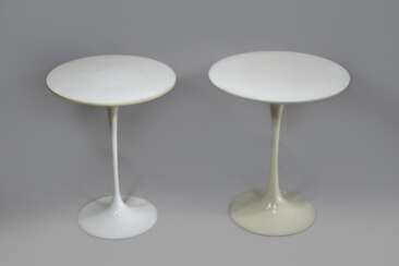 Zwei Knoll-Tulip-Design Beistelltische, Designklassiker von Eero Saarinen (1910 Finnland - 1961 USA)