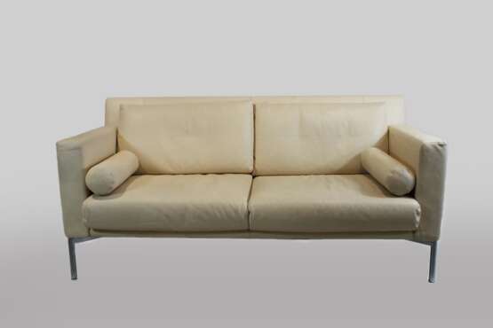 Designersofa u. zwei Sessel, Maße: Maße: Sessel je 73 x 67 x 82 cm - photo 1