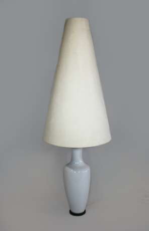 Stehlampe, 1970er Jahre mit weißem Keramikfuß - фото 1