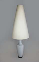 Stehlampe, 1970er Jahre mit weißem Keramikfuß