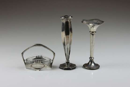 Konvolut 3 Teile Silber, 1. Miniatur-Vase gepunzt 800 Halbmond Krone - фото 1