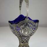 Silberkorb mit Kobaltblauer Glaseinsatzt, wohl 19. Jahrhundert - Foto 1