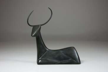 Bronzefigur, abstrahierte Darstellung eines Stiers