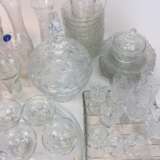 Sehr umfangreichen Konvolut Kristall und Glas: Platten, Dosen, Schüsseln, Teller, Gläser, Schalen, ges. 67 Teile. - Foto 2