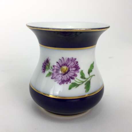 Ziervase / Kleine Vase: Meissen Porzellan, Dekor Blume 1 und Streublumen, Kobaltblau, Goldränder, 1. Wahl, 19. Jahrhundert, sehr - photo 1