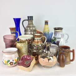 Konvolut Keramik: Vasen, Krüge, Ascher, 1 Stiefel / Trinkstifel