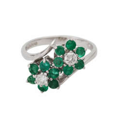 Ring aus Smaragdblüten und 2 Diamanten