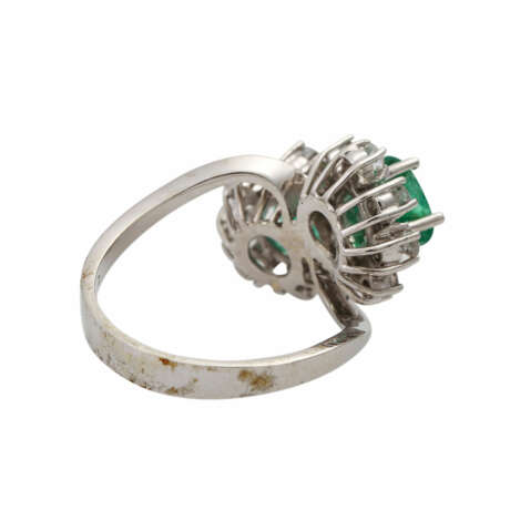 Ring mit 2 Smaragden zusammen ca. 1 ct sowie 14 Brillanten - фото 3