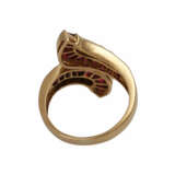 Ring mit Brillanten, zusammen ca. 0,1 ct und Rubinen im Trapezschliff, - photo 4