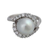 Ring mit Perle und Brillanten zusammen ca. 0,9 ct, - фото 1