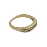 Ring mit 9 Brillanten, zusammen ca. 0,35 ct von gutem Farb- und Reinheitsgrad, - фото 2