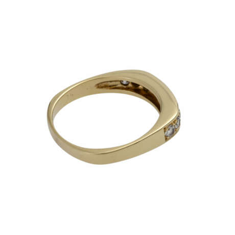 Ring mit 9 Brillanten, zusammen ca. 0,35 ct von gutem Farb- und Reinheitsgrad, - Foto 3