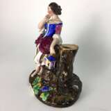 Zierfigur / Porzellan-Figur / Vasen-Figur: Fräulein mit Vogelhaus, auf Baumstumpf, farbig gefasst. 19. Jahrhundert - Foto 4
