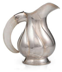 Kanne mit Warzenschweinhauer