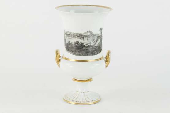 Seltene Henkel-Vase mit Schwarzlot-Malerei, Meissen Porzellan: Ansicht Meißen, Mitte 19. Jahrhundert, sehr gut. - Foto 1