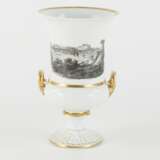 Seltene Henkel-Vase mit Schwarzlot-Malerei, Meissen Porzellan: Ansicht Meißen, Mitte 19. Jahrhundert, sehr gut. - фото 1