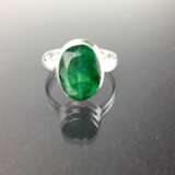 Zeitloser Ring mit großem leuchtendem Smaragd von ca. 8 Karat in Silber 925. - Foto 1