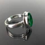 Zeitloser Ring mit großem leuchtendem Smaragd von ca. 8 Karat in Silber 925. - photo 2