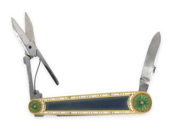 Necessaire/Taschenmesser: museales Necessaire aus Gold und Emaille, vermutlich Paris um 1777/1778 - Foto 2