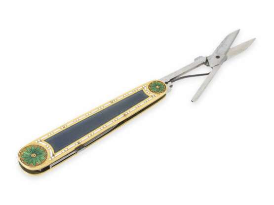 Necessaire/Taschenmesser: museales Necessaire aus Gold und Emaille, vermutlich Paris um 1777/1778 - photo 4