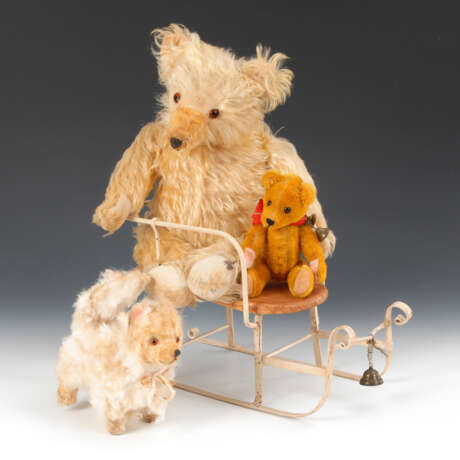 Puppenschlitten, Hund und 2 Teddies - фото 1