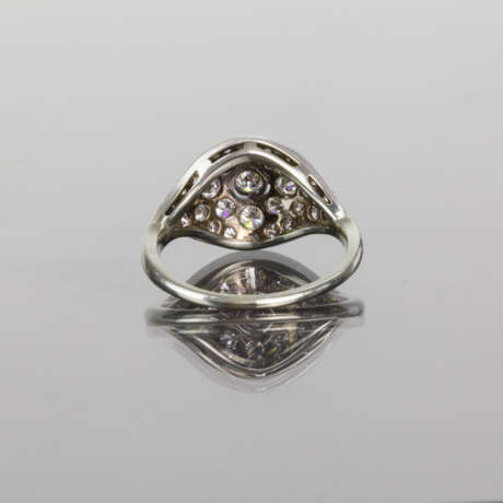 Ausgefallener Brillant-Ring: 1,4 Karat, Wesselton/weiß, Cocktailring, Handarbeit 1. Hälfte 20. Jahrhundert, sehr gut. - Foto 4