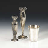 Silberbecher und 2 schlanke Vasen - Foto 1