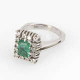 Entourage-Ring mit Smaragd und Brillanten - photo 1