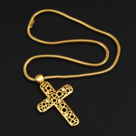 Schwerer Kreuzanhänger mit Brillanten an Schlangenkette - photo 1