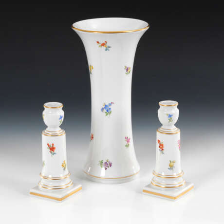 Paar Leuchter und Vase mit Streublümchenmalerei, MEISSEN - Foto 1