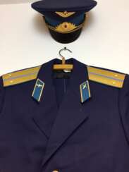 Uniformjacke, Jacke, Schirmmütze der Sowjetischen Luftstreitkräfte, 1971 - 1990, Leutnant, sehr gute Erhaltung.