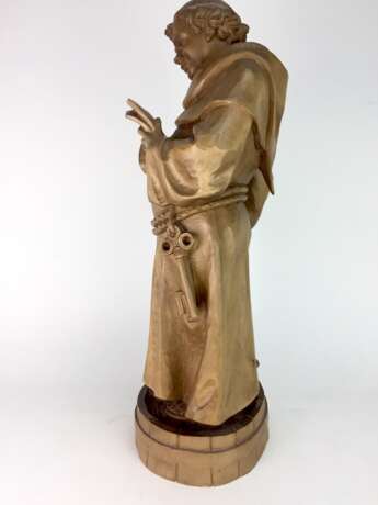 Großer geschnitzter Mönch mit Brief, Bierkrug und Kerze auf Weinfaß, Handarbeit, 20. Jahrhundert, sehr guter Zustand. - фото 4