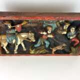 Relief-Bild aus Holz / Holz-Relief: Plastisch herausgearbeitete Treibjagd auf einen Keiler, farbig gefasst, 18. Jahrhundert - Foto 4