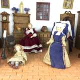 Reich ausgestattete Puppenstube: prächtige kleine Möbel, Beleuchtung, Keramik u. Gläser, Puppen, Fußbodenkacheln, selten - photo 4