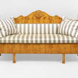 Helles Sofa im Biedermeier-Stil - фото 1