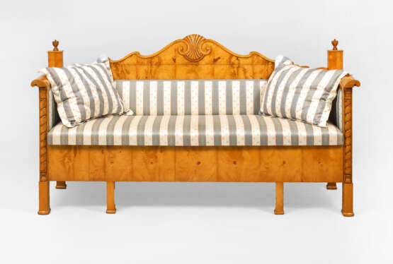 Helles Sofa im Biedermeier-Stil - Foto 1
