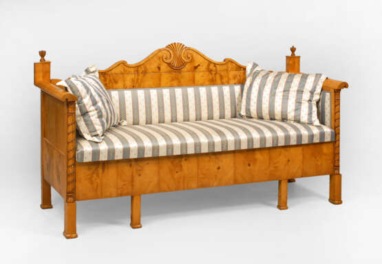 Helles Sofa im Biedermeier-Stil - фото 2