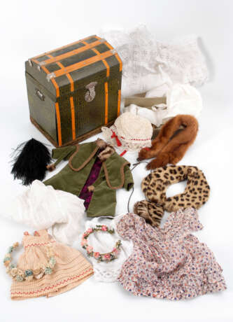 Reisetruhe - Trousseau mit Puppenkleidung - Foto 1